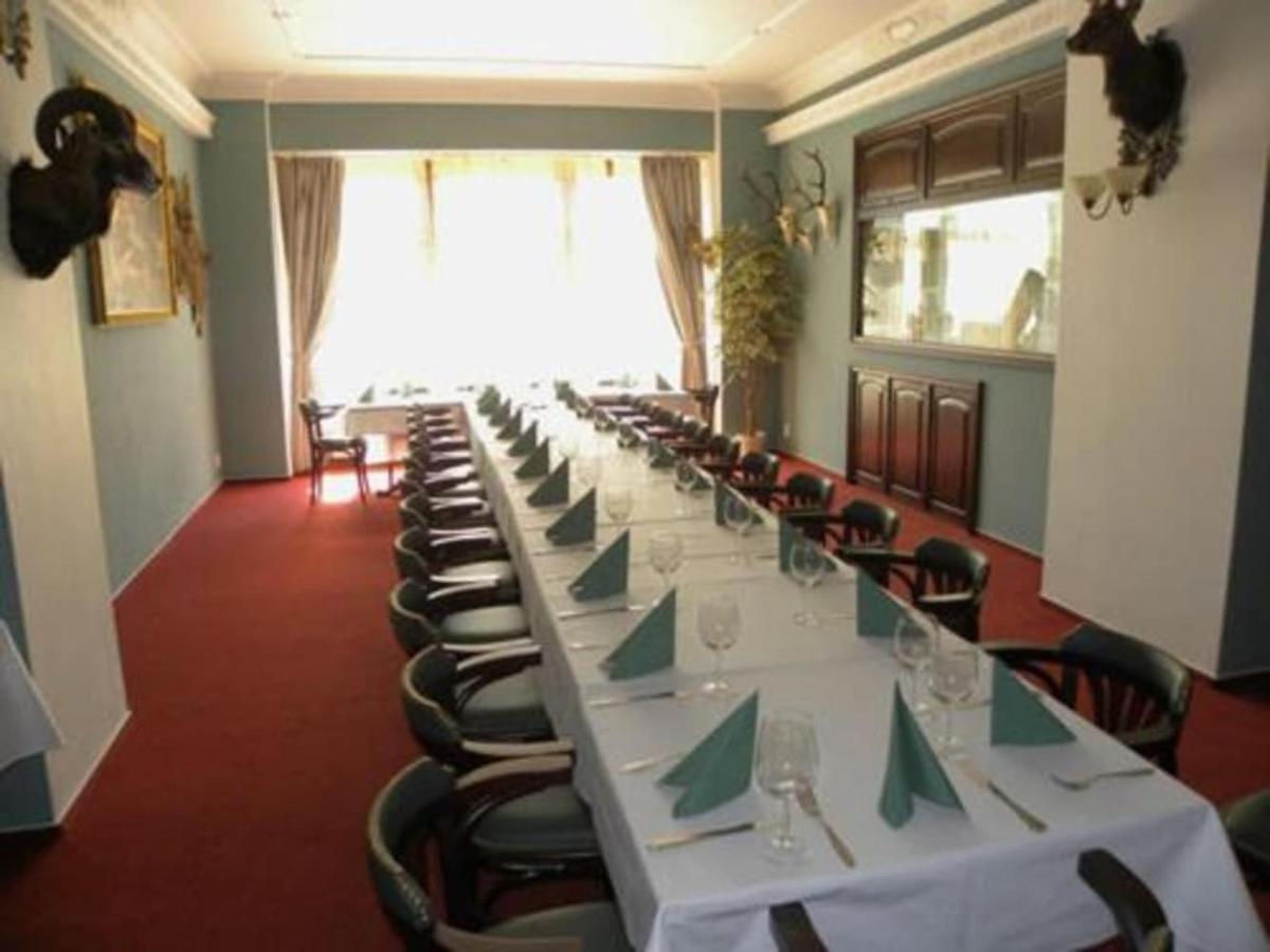 Hotel Cerny Orel Zatec ภายนอก รูปภาพ