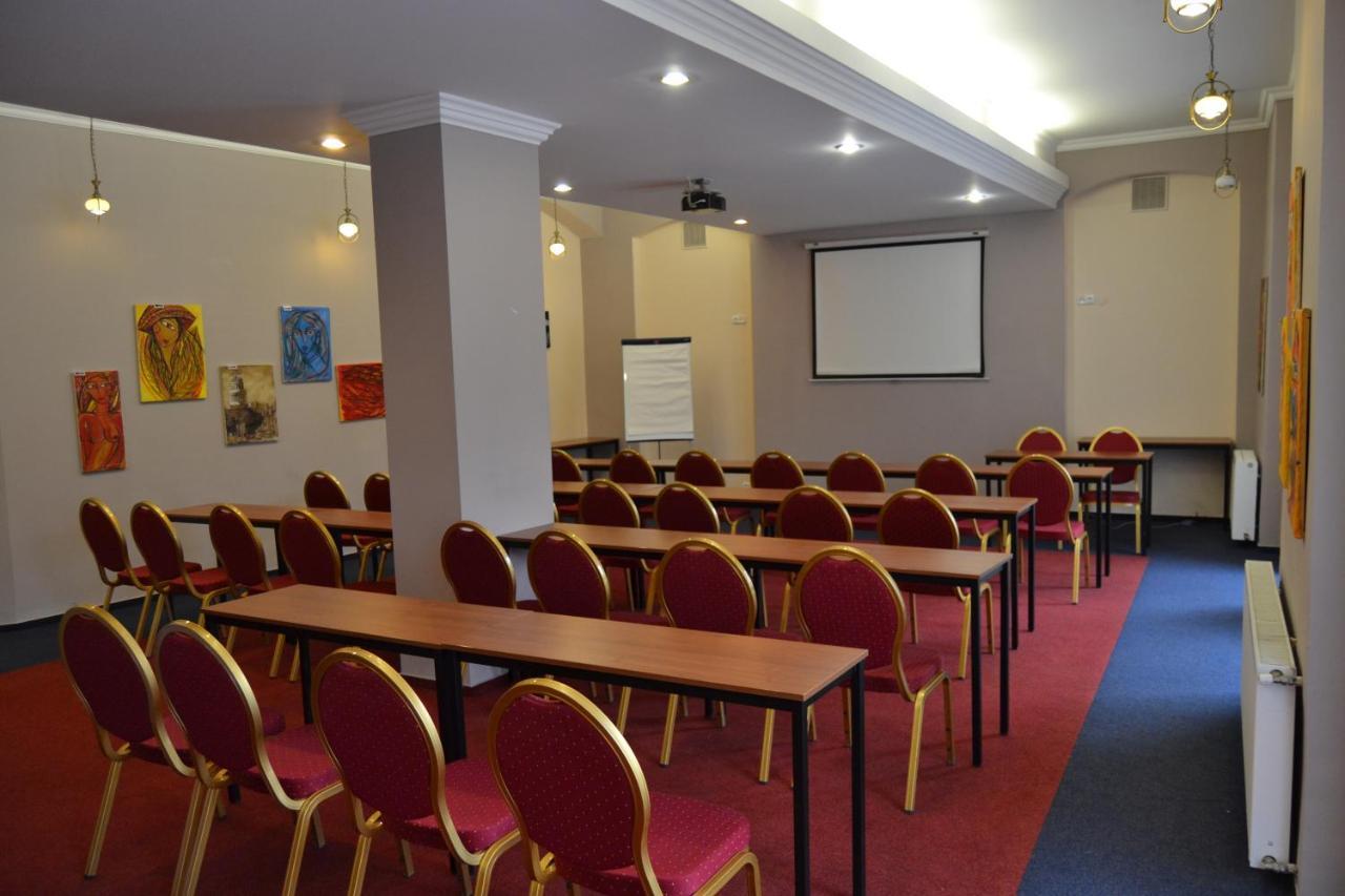 Hotel Cerny Orel Zatec ภายนอก รูปภาพ