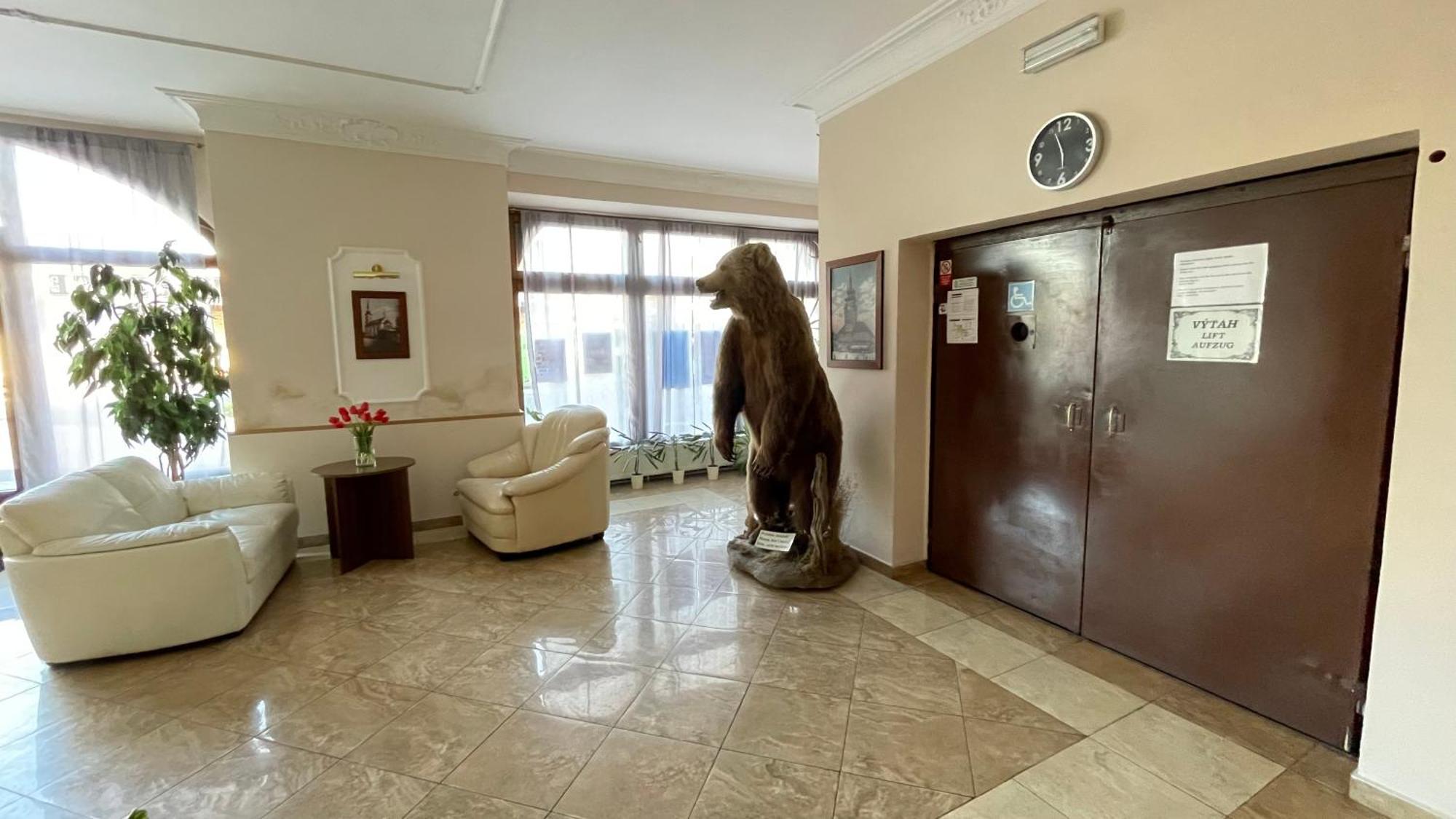 Hotel Cerny Orel Zatec ภายนอก รูปภาพ