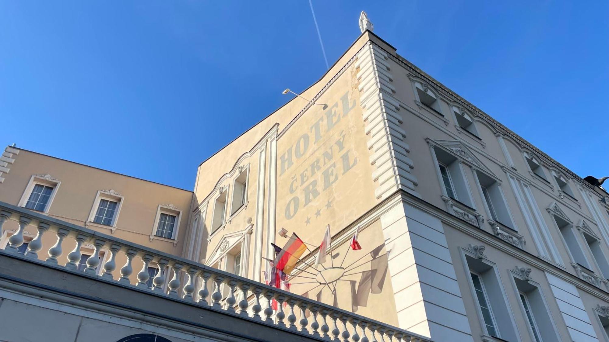 Hotel Cerny Orel Zatec ภายนอก รูปภาพ