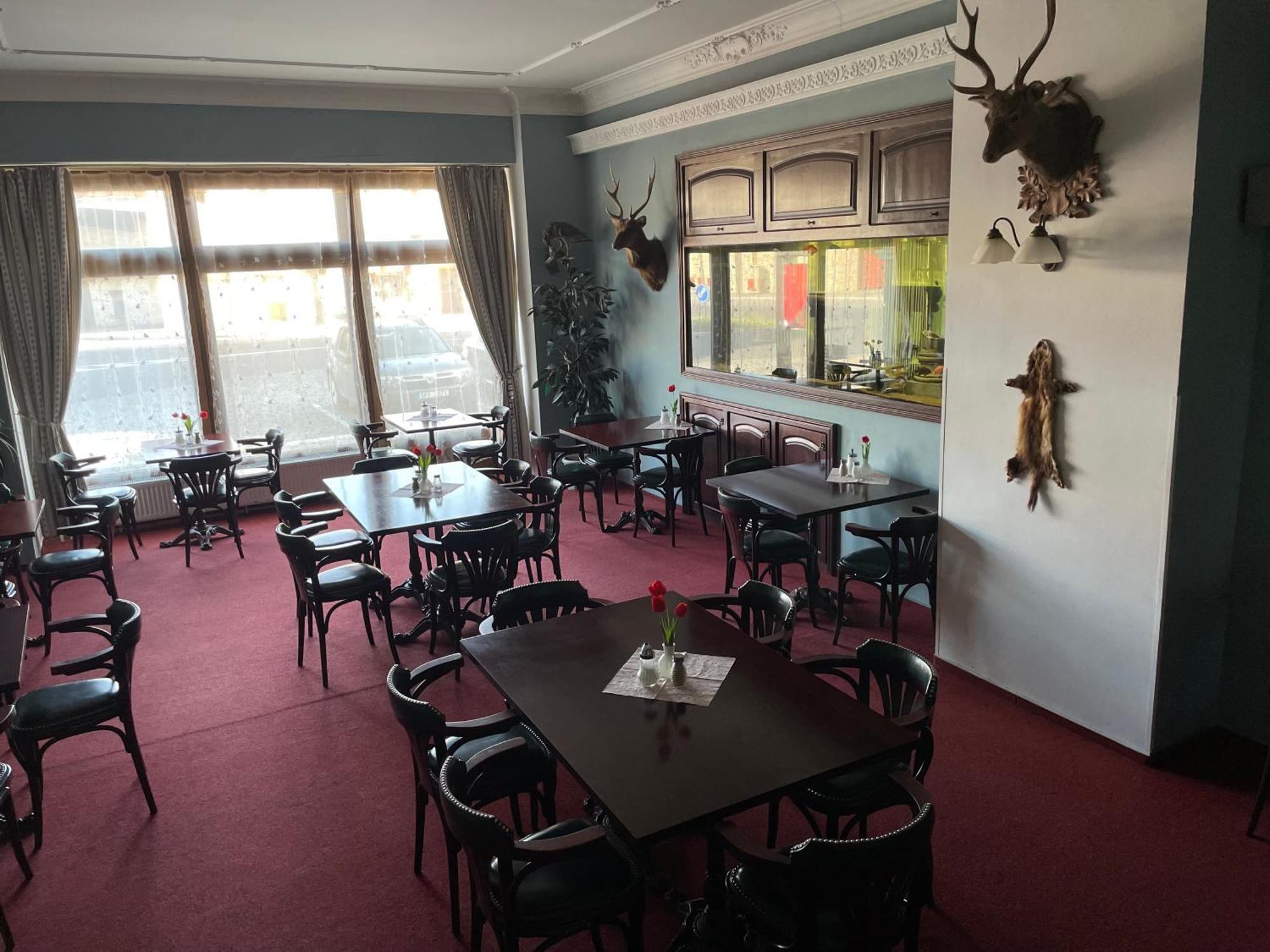 Hotel Cerny Orel Zatec ภายนอก รูปภาพ